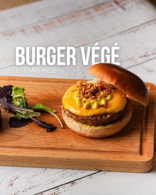 🍔 Version végé, même plaisirChez Yummy House, on pense à tout le monde.👉 TOUS NOS BURGERS SONT DISPONIBLES EN VERSION VÉGÉTARIENNEMême générosité, mêmes recettes, même gourmandise… sans compromis. 🔥Tu viens tester ? 🤍#YummyHouse #BurgerVégé #Fontainebleau #BurgerLovers #FoodLovers