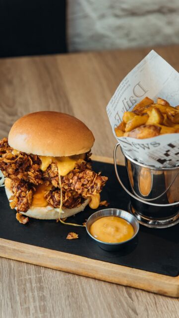 🍔🔥 Burger XXL au poulet : mission impossible ?Avec les fameux tenders maison de Yummy House, du fromage fondant et une recette ultra gourmande… on a tenté le défi 😏Alors, tu penses pouvoir le finir en entier ? 👀#YummyHouse #BurgerXXL #Fontainebleau #FoodLover #BurgerAddict