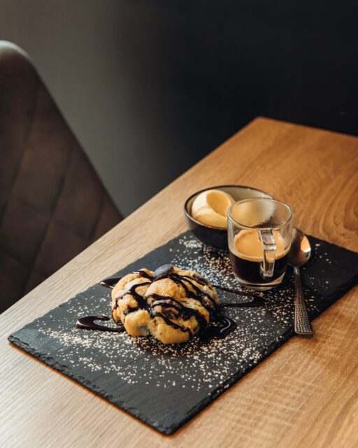🍪 Le meilleur moyen de terminer un repas ?Un cookie encore tiède, une boule de glace vanille, un filet de chocolat… et un bon espresso 🤤☕#dessertlover #cookie #fontainebleau #yummyhouse #foodie